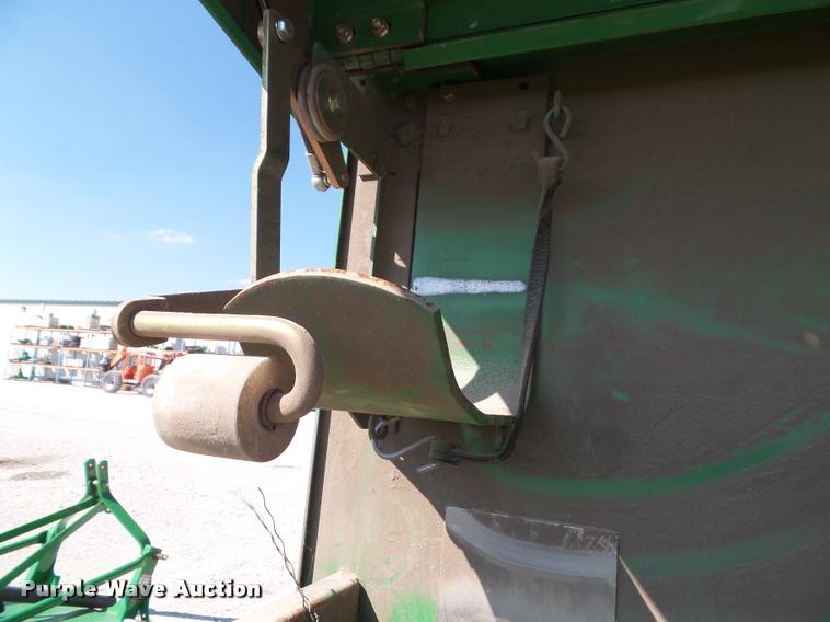 image for item J4759 2009 John Deere 568  Mega Wide Plus round baler