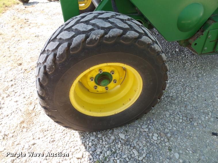 image for item J4759 2009 John Deere 568  Mega Wide Plus round baler