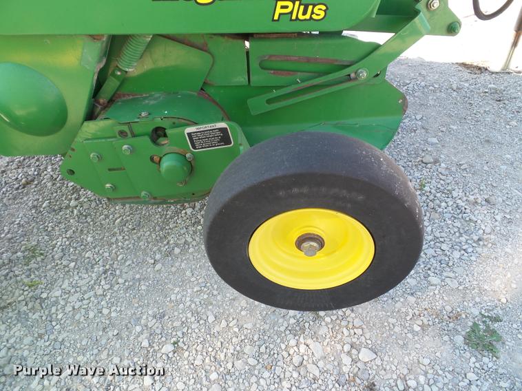 image for item J4759 2009 John Deere 568  Mega Wide Plus round baler