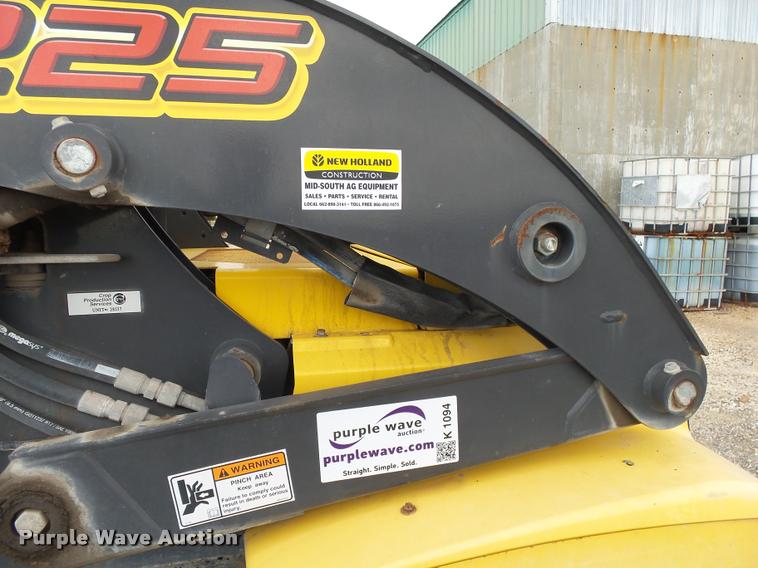 image for item K1094 2011 New Holland L225 skid steer