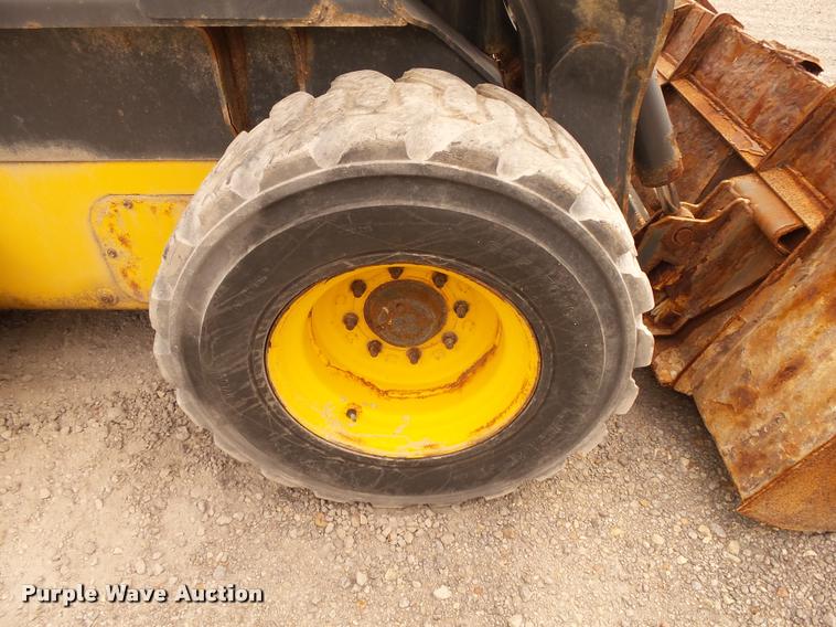 image for item K1094 2011 New Holland L225 skid steer