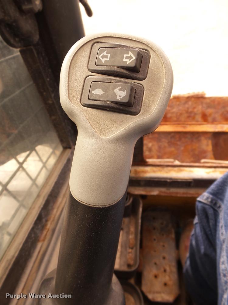 image for item K1094 2011 New Holland L225 skid steer