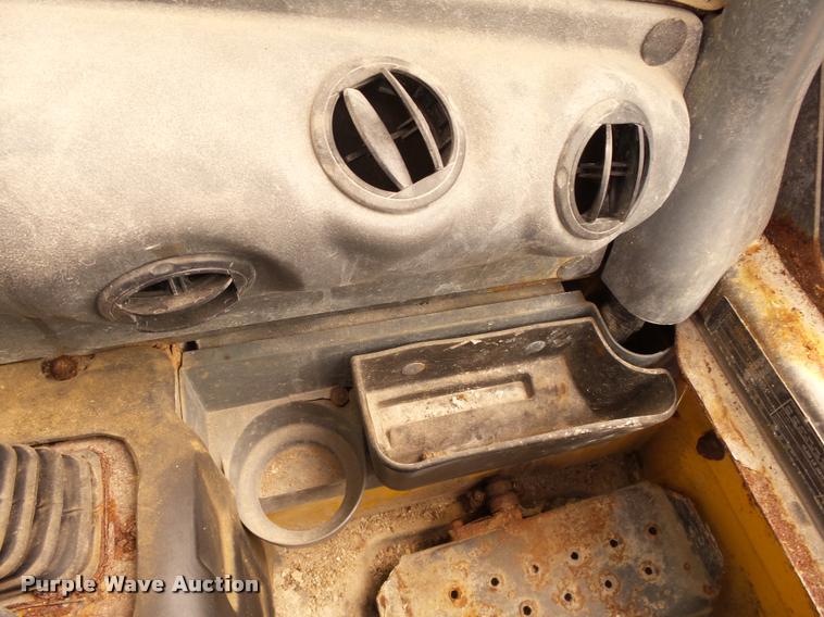 image for item K1094 2011 New Holland L225 skid steer