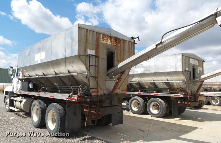 image for item K1095 2000 Mack CH613 tender truck