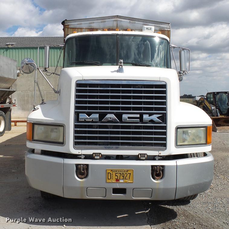 image for item K1095 2000 Mack CH613 tender truck