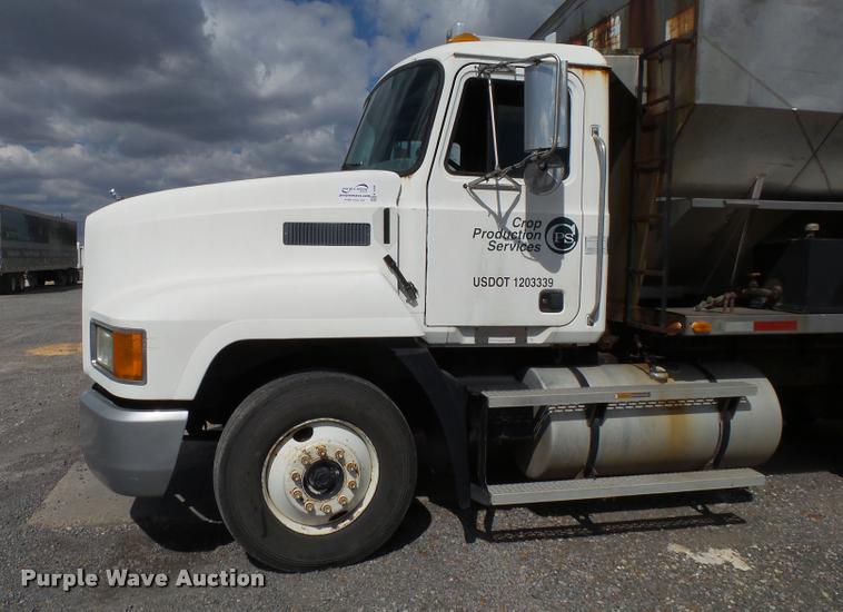 image for item K1095 2000 Mack CH613 tender truck