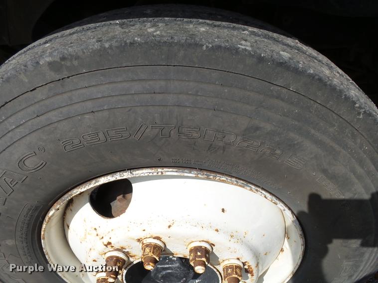 image for item K1095 2000 Mack CH613 tender truck