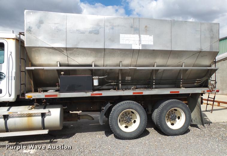 image for item K1095 2000 Mack CH613 tender truck