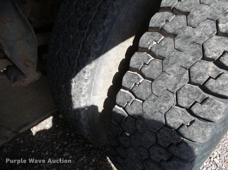 image for item K1095 2000 Mack CH613 tender truck