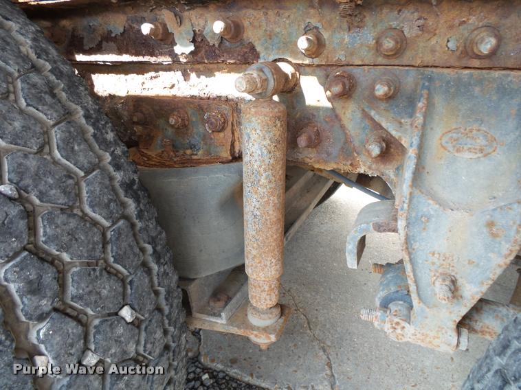 image for item K1095 2000 Mack CH613 tender truck