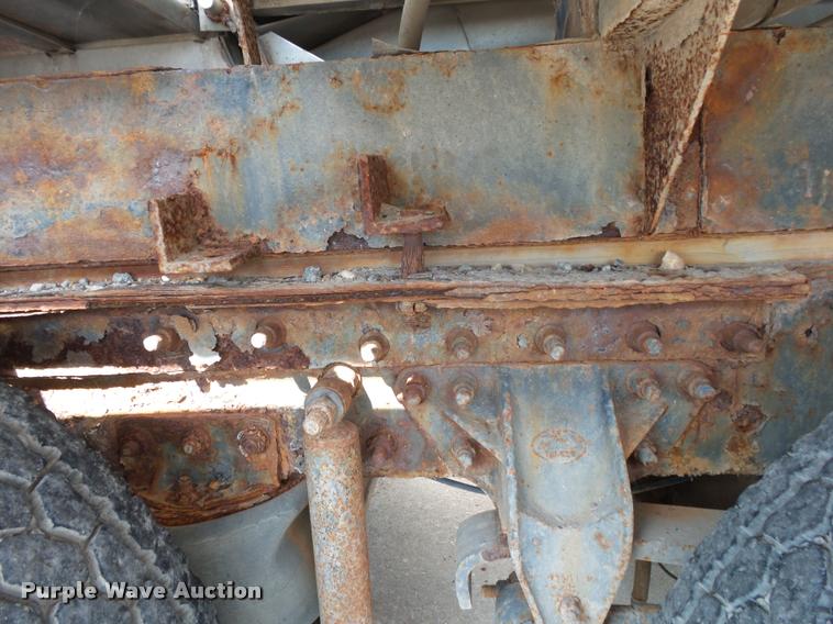 image for item K1095 2000 Mack CH613 tender truck