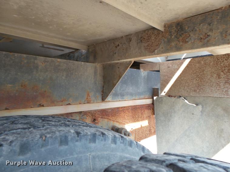 image for item K1095 2000 Mack CH613 tender truck