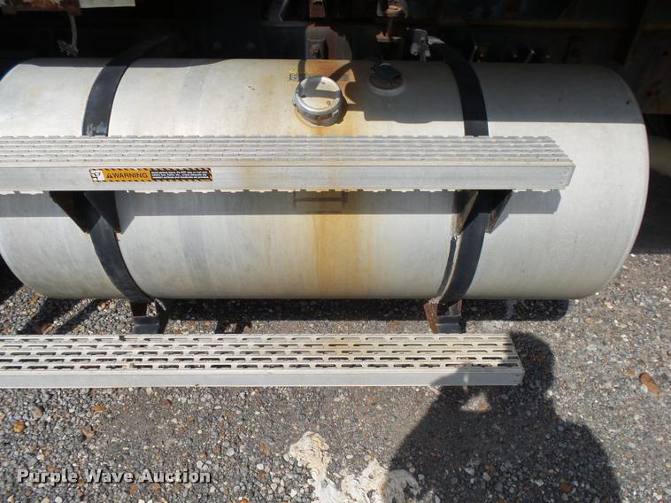 image for item K1095 2000 Mack CH613 tender truck