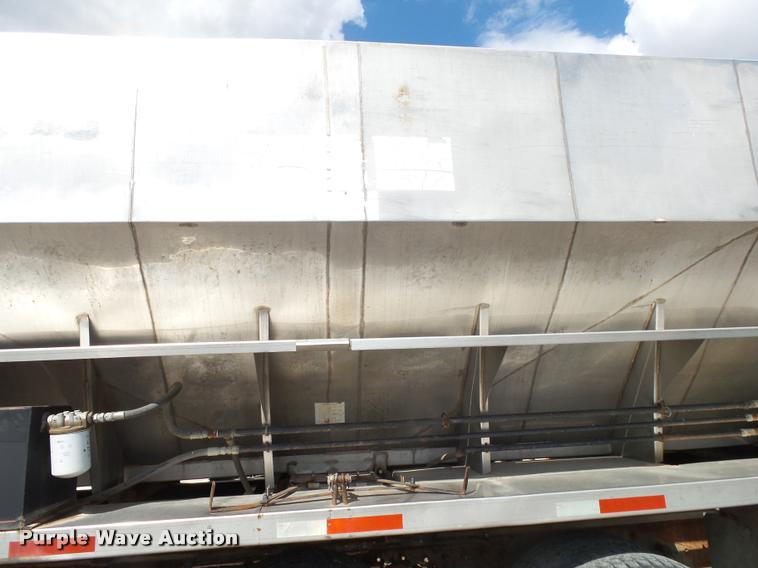 image for item K1095 2000 Mack CH613 tender truck