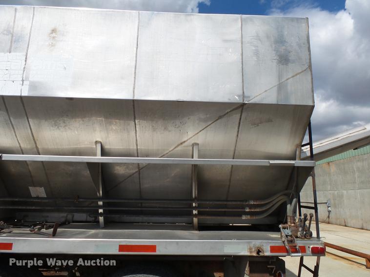 image for item K1095 2000 Mack CH613 tender truck