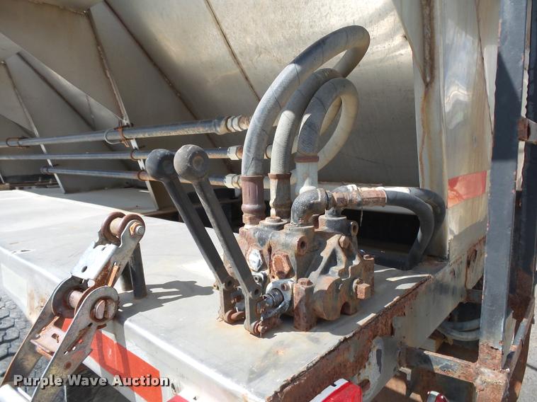 image for item K1095 2000 Mack CH613 tender truck