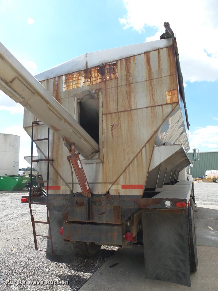 image for item K1095 2000 Mack CH613 tender truck