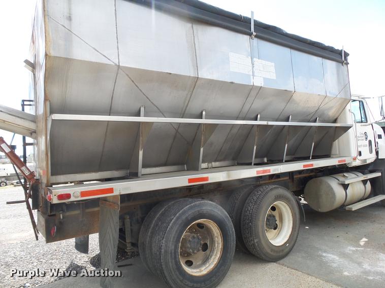 image for item K1095 2000 Mack CH613 tender truck