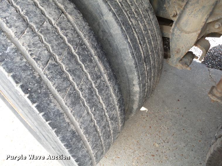 image for item K1095 2000 Mack CH613 tender truck