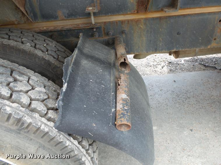 image for item K1095 2000 Mack CH613 tender truck