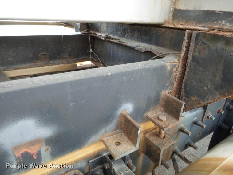 image for item K1095 2000 Mack CH613 tender truck