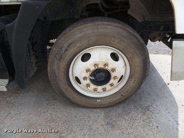 image for item K1095 2000 Mack CH613 tender truck