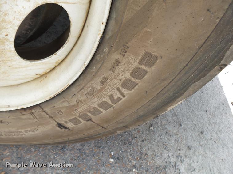 image for item K1095 2000 Mack CH613 tender truck