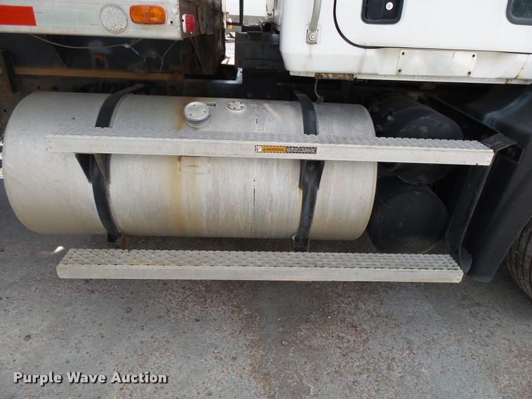 image for item K1095 2000 Mack CH613 tender truck