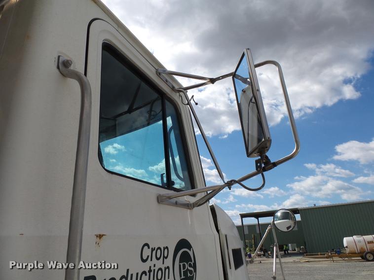 image for item K1095 2000 Mack CH613 tender truck