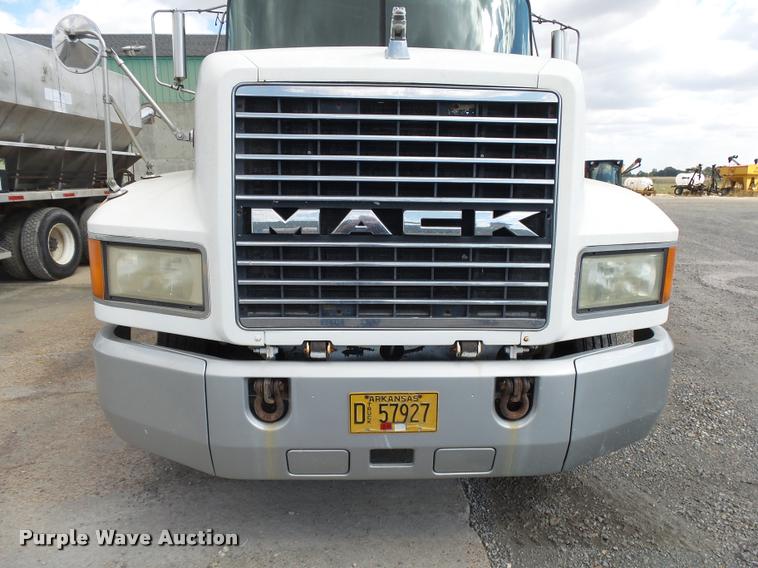 image for item K1095 2000 Mack CH613 tender truck