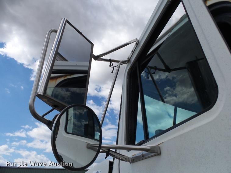 image for item K1095 2000 Mack CH613 tender truck