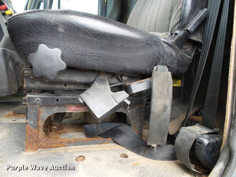 image for item K1095 2000 Mack CH613 tender truck