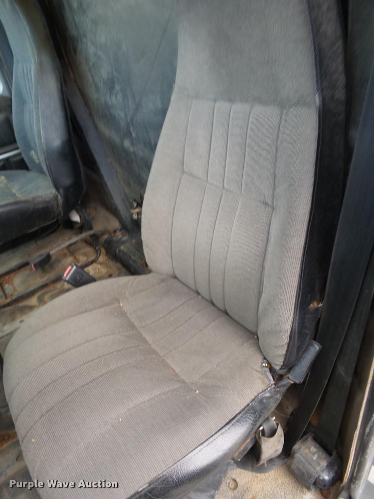 image for item K1095 2000 Mack CH613 tender truck