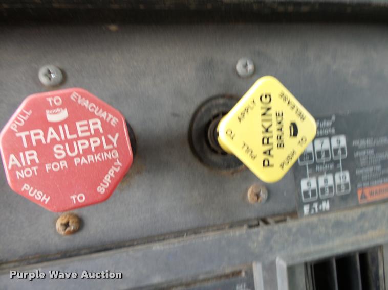 image for item K1095 2000 Mack CH613 tender truck