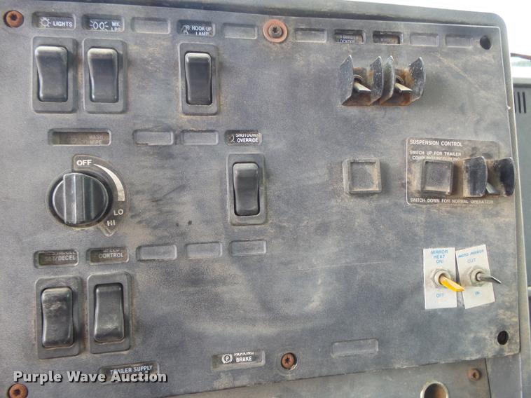 image for item K1095 2000 Mack CH613 tender truck