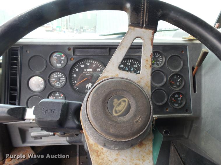 image for item K1095 2000 Mack CH613 tender truck