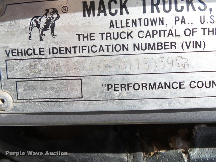 image for item K1095 2000 Mack CH613 tender truck