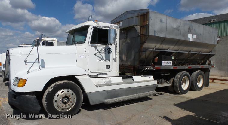 image for item K1096 1996 Freightliner FLD12064T tender truck