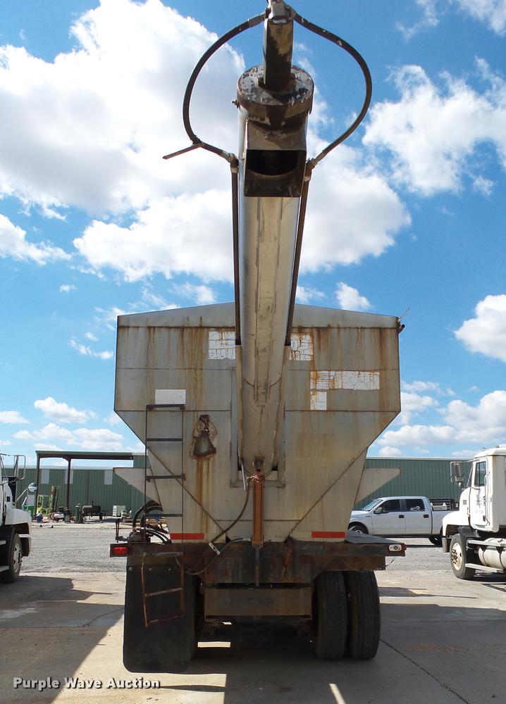 image for item K1096 1996 Freightliner FLD12064T tender truck