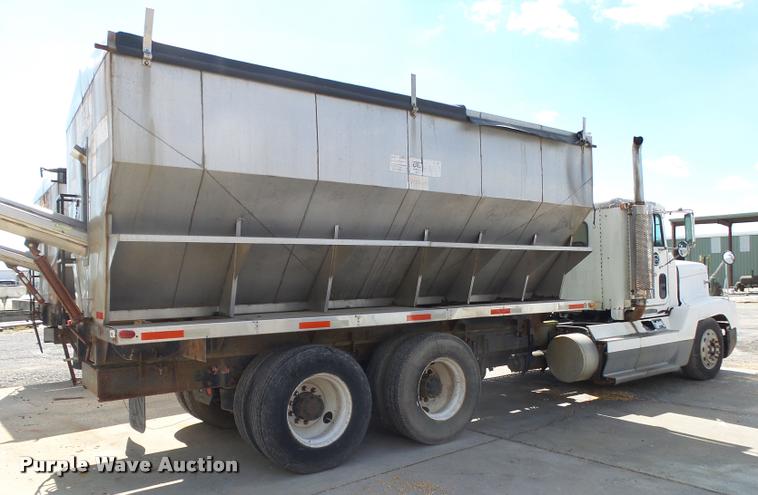 image for item K1096 1996 Freightliner FLD12064T tender truck