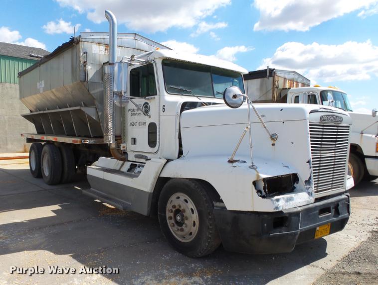 image for item K1096 1996 Freightliner FLD12064T tender truck