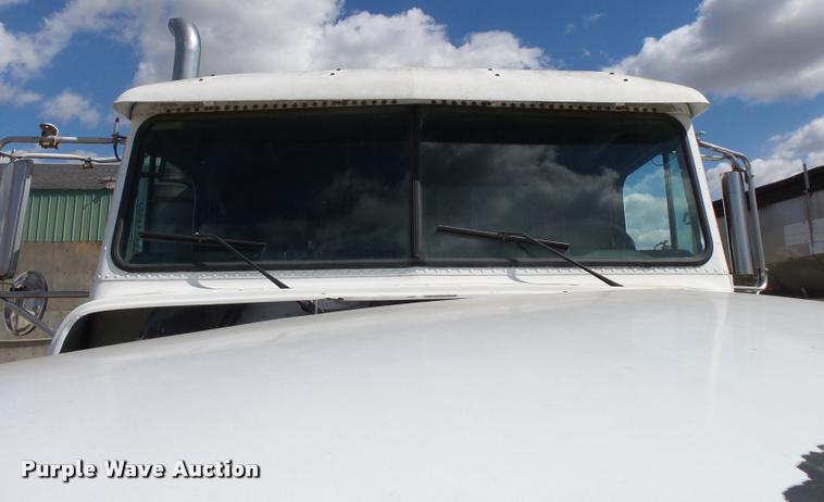 image for item K1096 1996 Freightliner FLD12064T tender truck