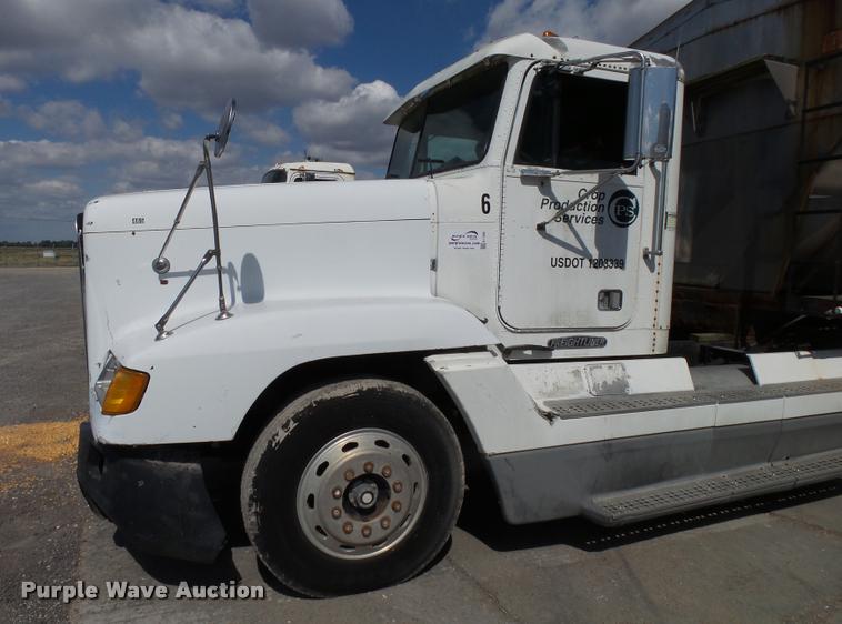 image for item K1096 1996 Freightliner FLD12064T tender truck