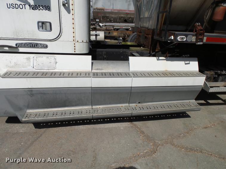 image for item K1096 1996 Freightliner FLD12064T tender truck