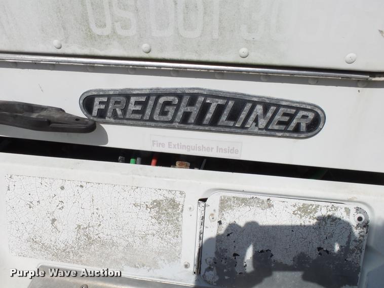 image for item K1096 1996 Freightliner FLD12064T tender truck
