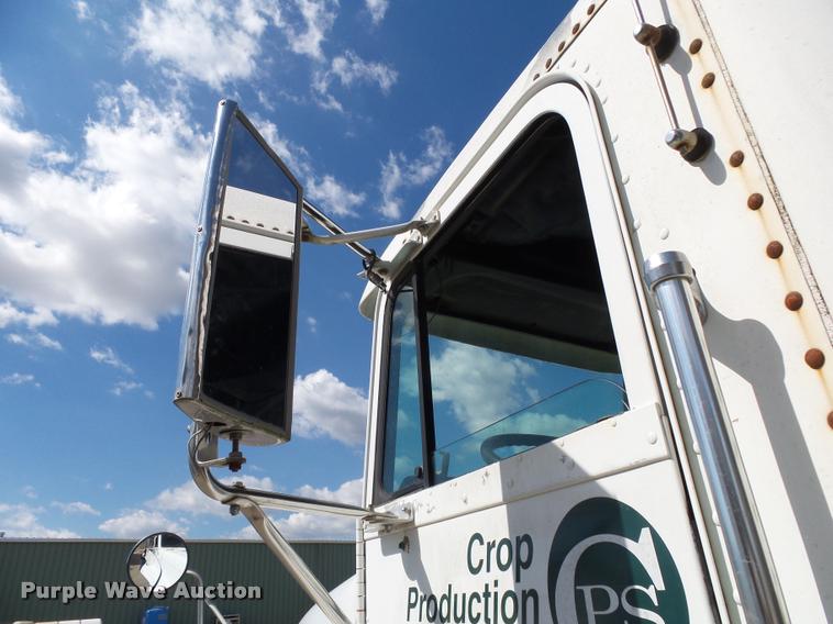 image for item K1096 1996 Freightliner FLD12064T tender truck