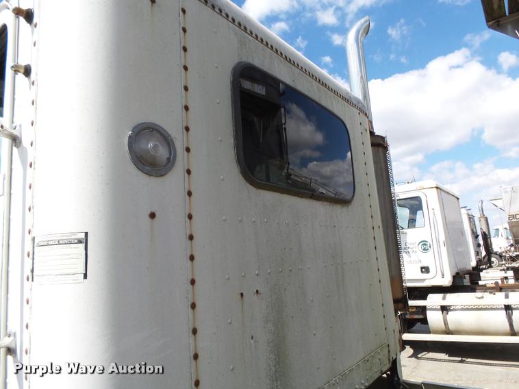 image for item K1096 1996 Freightliner FLD12064T tender truck