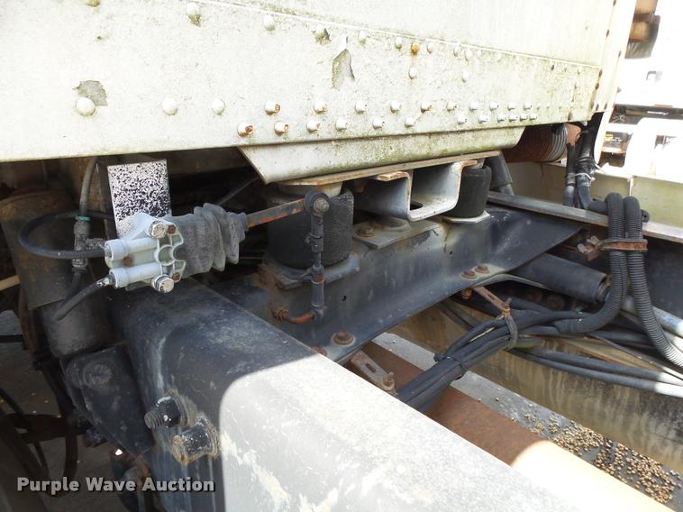 image for item K1096 1996 Freightliner FLD12064T tender truck