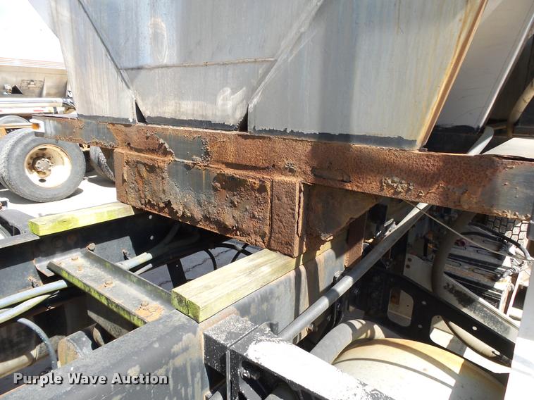 image for item K1096 1996 Freightliner FLD12064T tender truck