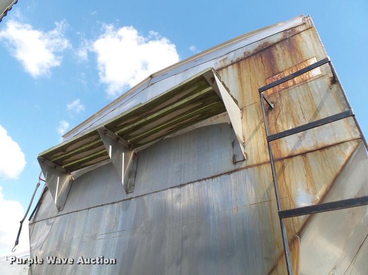 image for item K1096 1996 Freightliner FLD12064T tender truck